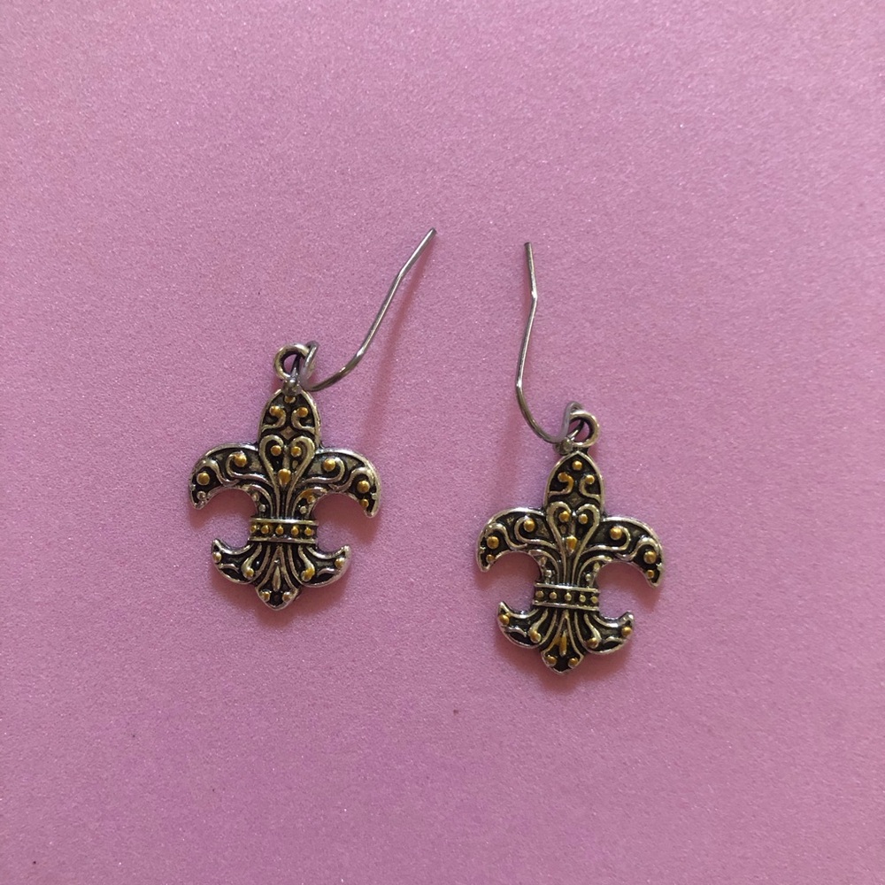 NWT Fleur-de-Lis Dangle Earrings in Antique Silver and Gold Tones
